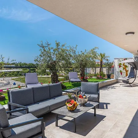 Sky Pool Penthouse With A Huge Heated Private Pool *