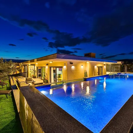 Apartamento Sky Pool Penthouse With A Huge Heated Private Pool *