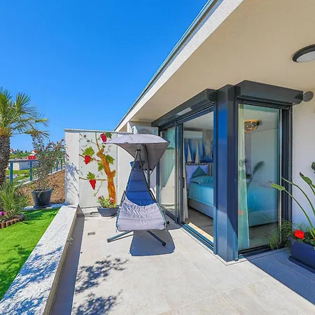 Sky Pool Penthouse With A Huge Heated Private Pool דירה ספליט