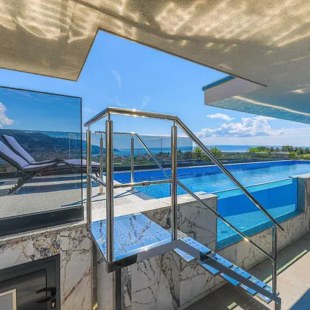 Daire Sky Pool Penthouse With A Huge Heated Private Pool Split