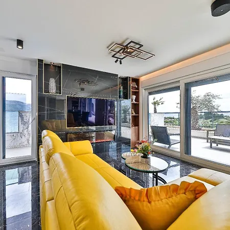 Sky Pool Penthouse With A Huge Heated Private Pool Split