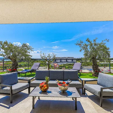 Apartmán Sky Pool Penthouse With A Huge Heated Private Pool Split