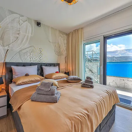 Sky Pool Penthouse With A Huge Heated Private Pool Split