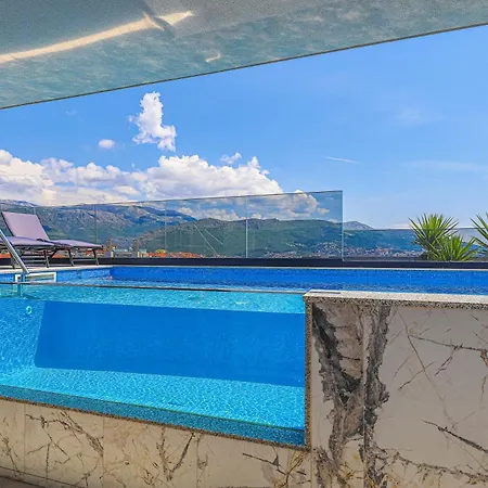Sky Pool Penthouse With A Huge Heated Private Pool Apartmán *